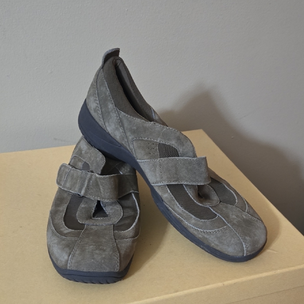 Easy Spirit True Spirit EVERGREEN Flats with Strap Size 8M